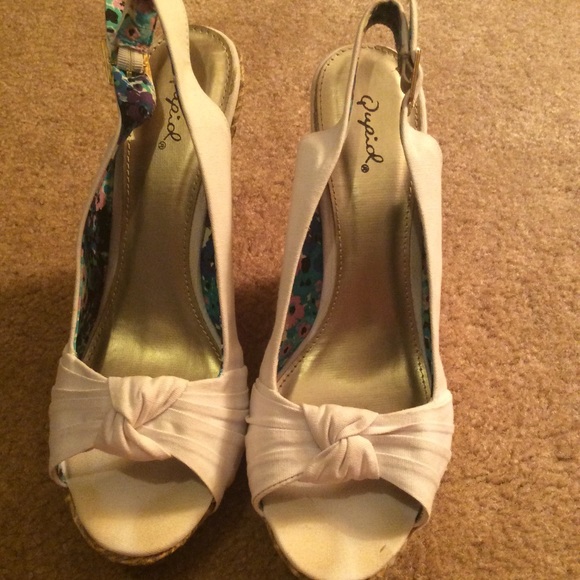 Qupid Bow Canvas Peep Toe Wedge size 10 - Picture 3 of 9
